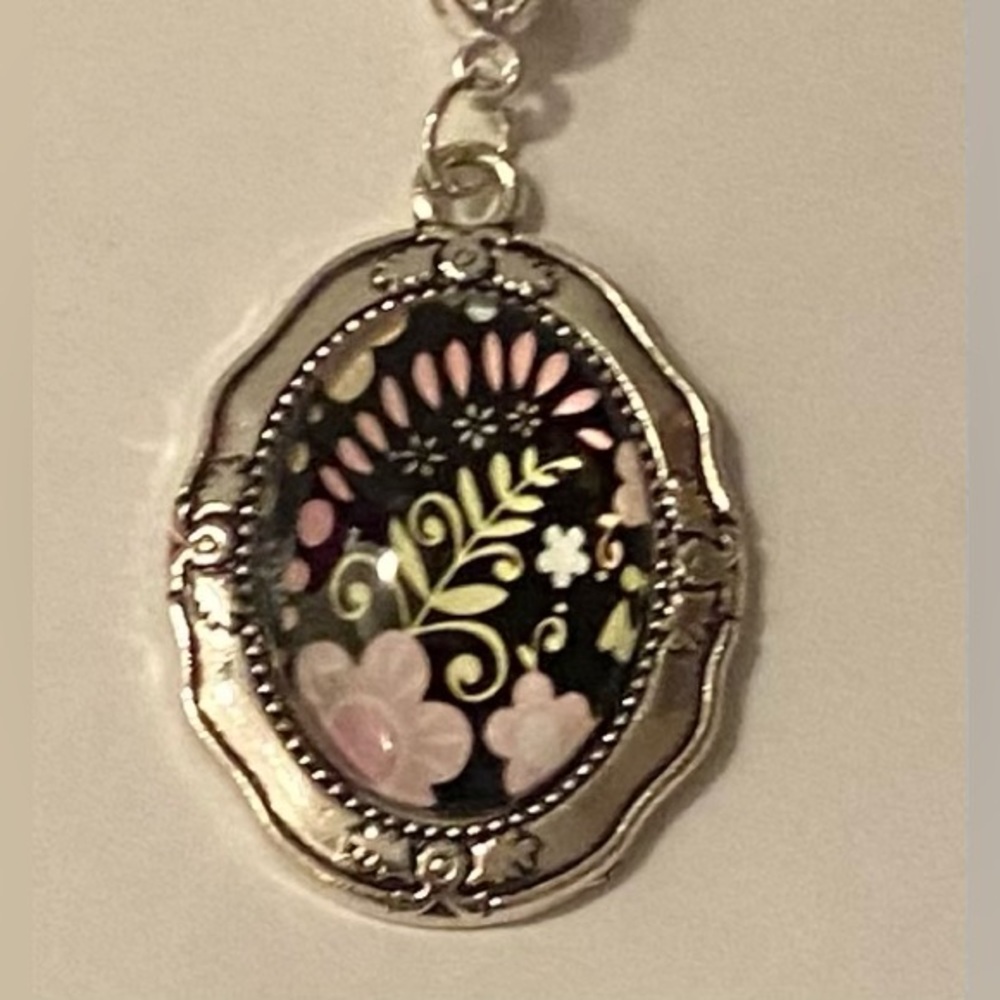 NEW Beautiful Fern & Flowers cabochon necklace